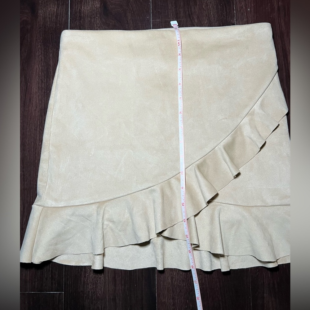 Naked Zebra Cream Suede Ruffle Mini Skirt Size Small - Picture 4 of 9